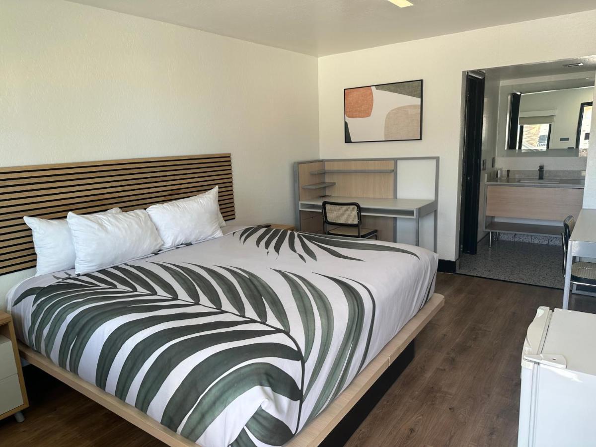 Sway Hotel Lake Havasu City Exteriör bild